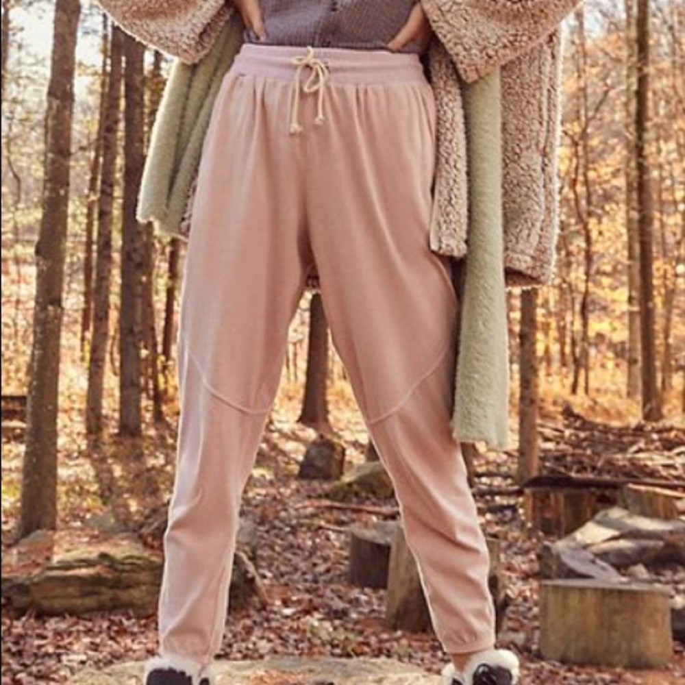 🌸🌵PINK URBAN SWEATPANTS